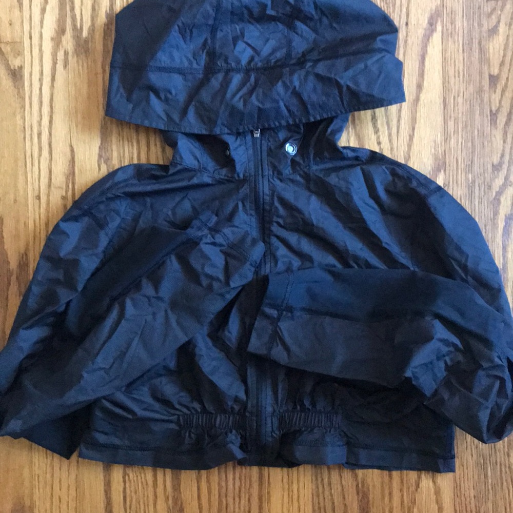 Lululemon cropped windbreaker jacket